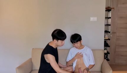 เกย์วัยรุ่นOnlyfansแถวหน้าเมืองไทย แบ๊ค กฤตนู กับกวิน เย็ดกันฉ่ำตั้งกล้องถ่าย คู่จิ้นเย็ดกันประจำเย็ดบนโซฟาน้ำแตก