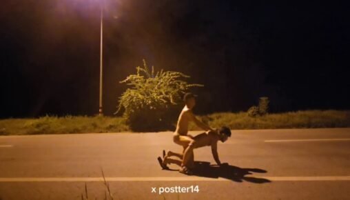 เย็ดโชว์กลางถนน แก้ผ้าหมดท้าทายสายตาและรถยนต์ ตัวพ่อเกย์ไทยเอ้าดอชอบความตื่นเต้น ว่าแต่เย็ดท่าไหนบ้างตามมาชมกันครับ เงี่ยนมาก