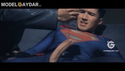 เมื่อซุปเปอร์แมนเจอแร่กัมมันตรังสีคริปโตไนต์ทำให้เขาหมดแรง แต่เอ๊ะทำไมควยเขายังแข็งแรงอยู่ เจ้าวายร้ายคิดจะรีดน้ำอสุจิเขาจะสำเร็จไหมตามมาลุ้นกันครับ