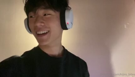 คิจิโร่ อวดPCเครื่องใหม่ของเขาซึ่งจะใช้ตัดต่อคลิปแทนNotebookที่พังไป แน่นอนว่าเขาก็อวดควยของเขาชักว่าวไปด้วย คนหล่อทำอะไรก็ได้ เงี่ยนยังไงก็หล่อ