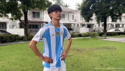 เจอน้องบาสหนุ่มน้อยนักกีฬาวิ่งเล่นในหมู่บ้าน ฝนตกชวนน้องขึ้นรถ ควยแข็งมาเลย เสียวในรถก่อนมาเสียวต่อที่ห้องเย็ดสดน้ำแตกพุ่งใส่ปากใส่หน้าน้องก็แตกฟินตามกัน