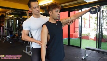 เทรนเนอร์เคนวินหุ่นแน่นมาก แถมใช้ลิ้นเก่งมากเลียรูตูดฉ่ำก่อนเย็ดมิดด้ามแรงดีเอวพริ้วเด้งเสียวทั้งโยกทั้งเสย ลีลาเย็ดขั้นเทพก่อนสาดน้ำใส่หน้า