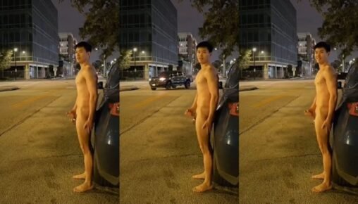 เป็น outdoor ที่กล้าและบ้าที่สุด แก้ผ้าหมดยืนชักว่าวอยู่ริมถนน รถขับผ่านก็เห็นจะๆ ส่งยิ้มกันไปเลย เงี่ยนกว่านี้มีอีกไหม แถมหน้าตาก็หล่อมากด้วยนะ