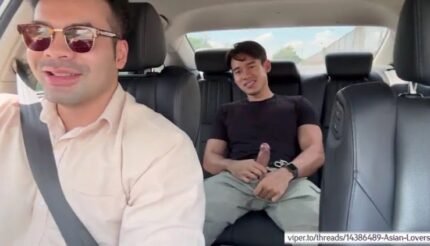 ผู้โดยสารเงี่ยนคนขับก็เงี่ยนกาดกับก้องหล้าจอดรถอมควยบริการพิเศษช่วยลูกค้าเสียวรถผ่านไปมาตลอดคนขับอยากโดนเย็ดจัดให้ ตื่นเต้นน้ำแตกไม่ทันตั้งตัว