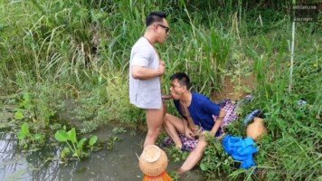 กำลังหาปลาอยู่ดีๆ เงี่ยนขึ้นมา พี่ชาญควยซุปเปอร์กับยากูซ่าtookie เย็ดริมหนองน้ำสะใจน้ำแตกทะลักเต็มรู ก่อนชวนมาเย็ดหีเมียที่บ้าน นายเย็ดหีเมียเราเราเย็ดตูดนาย