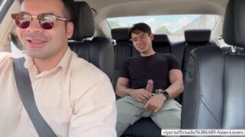 ผู้โดยสารเงี่ยนคนขับก็เงี่ยนกาดกับก้องหล้าจอดรถอมควยบริการพิเศษช่วยลูกค้าเสียวรถผ่านไปมาตลอดคนขับอยากโดนเย็ดจัดให้ ตื่นเต้นน้ำแตกไม่ทันตั้งตัว